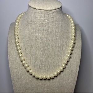 Banana Republic Classic White Pearl Necklace